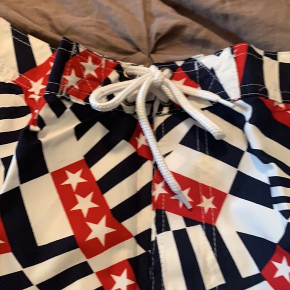 NWT swim trunks - Picture 5 of 7
